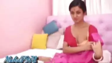 Indian Wife Stripping Saree To Show Big Boobs And Masturbate