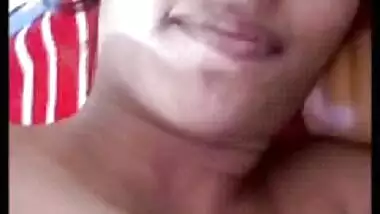 Desi Girl Showing her tits