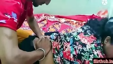 Husband Ke Sone Ke Bad Sexy Bhabi Ne Dewar Se Romance Kiya