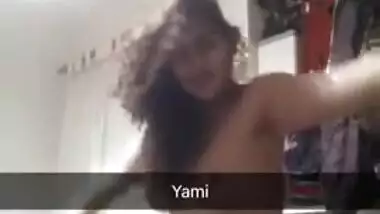 Guy tips teen Desi webcam model to see her XXX striptease dance
