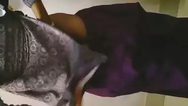 Indian Hot Bhabhi - Nipple Show xxx Video Hindi