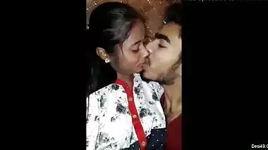 Excited Desi couple seductively makes out giving start to XXX affair
