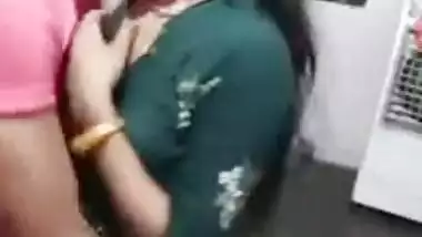 Fucker touches Desi girl's XXX body parts in the homemade MMS video