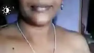 Tamil Wife Shows her Boobs and Pussy to Hubby On vc