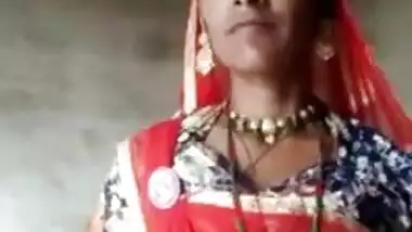 rajasthani bhabhi flashes for bf infront of son