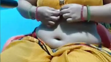 Hot bbw aunty showing huge boobs