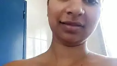 Fucking hot Indian girl nude show in bathroom