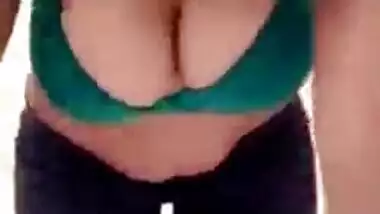 Big boob hot Indian cutie makes her first nude clip