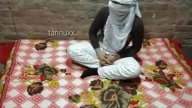 Indian Desi Bhabhi In Gaon Ki Ladki Ko Patakr Ghar Bulakar Chudai Kari