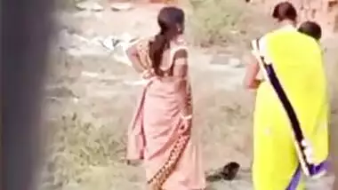 MILF in yellow joins peeing Desi aunty in XXX video to keep on moving