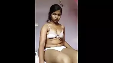 Indian bhabhi masturbates with dildo