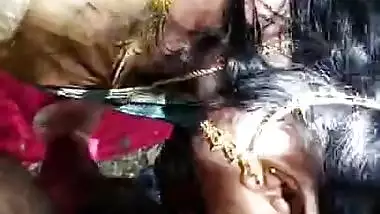 Desi Bhabhi in Saree giving Blowjob to Hubby Outdoor