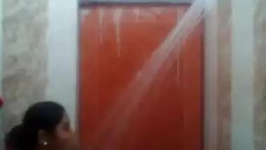 Desi girl satisfies BF's sex dreams by recording XXX relax in shower