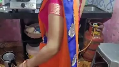 Indian desi sex video of a couple from the kitchen