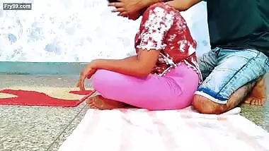 Soniya bhabhi ko yoga sikhane aya tha yoga teacher