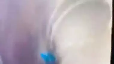 Outdoor xxx MMS of a girl sucking a dick in a car