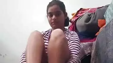Big ass Amritsar college babe sits without pant