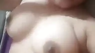 Super Hot Bhabhi Shows Her Boobs and pussy