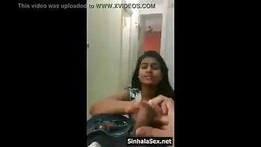 Desi babe shy to suck her bf cock in hotel room - SinhalaSex.net
