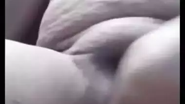 Chubby Bengali bhabhi fingering nude on video call