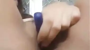 Indian nude girl fucks her wet pussy with a sketch pen