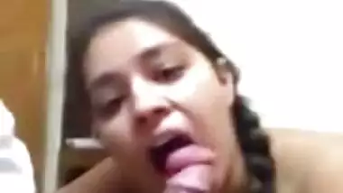 Sri Lankan Girlfriend Giving Blowjob