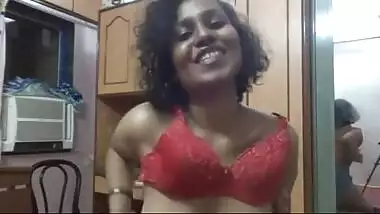 Chennai big boobs girls records self during solo act!