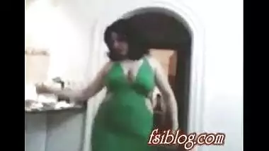 Gorgeous horny paki bhabi dancing front of cam