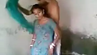 Hot village bhabhi romancing with her neighbor