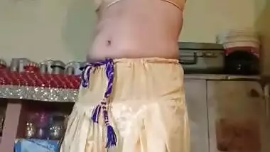 Damn hot sexy bhabhi full salwar kameez strip