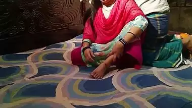 Unsatisfied Desi XXX housewife gets her nasty cunt fucked MMS