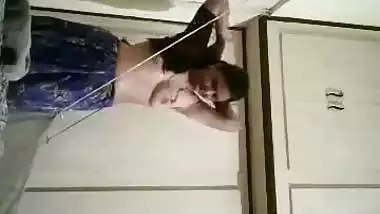 Nude mom wearing saree viral videos taken by son