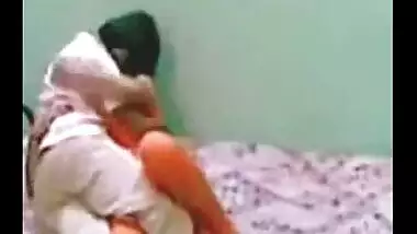 Hidden cam mms sex scandal of desi bhabhi leaked online!