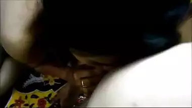 Indian blowjob video of desi Mumbai bhabhi in red inners