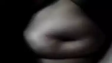 Desi housewife masturbating with veggie on cam