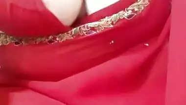 Desi Hot boobs bhabi showing her big boobs