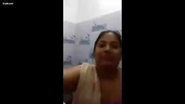 Hot Aunty In Bathroom Naked