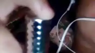 Pakistani sex GF viral masturbation using makeup
