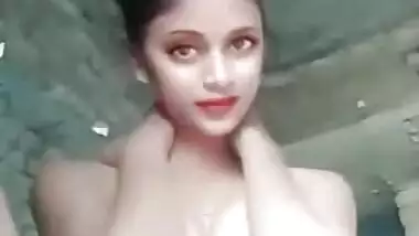 Swanky Desi village girl poses naked and plays with XXX pussy on cam
