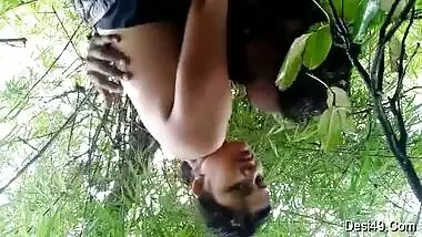 Exclusive- Desi Indian Lover Romance And Blowjob In Jungle
