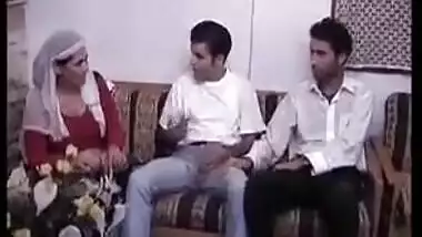 bubbly paki aunty fucking with son & his frnd