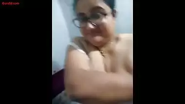 Beautiful bhabi selfie video making