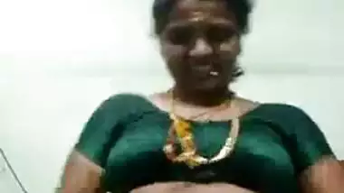 Tamil aunty stripped selfie video for Telugu aunty paramours