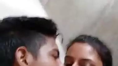 desi teen couple hot kiss