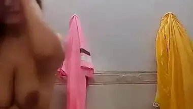 Adorable big boob Pakistani girl bathing full nude