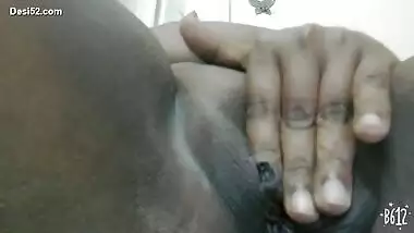 Mature bhabi fingering