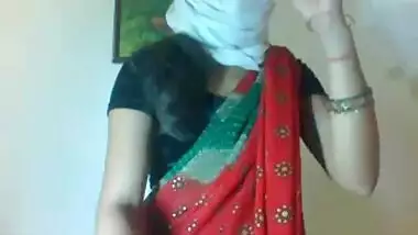 Masked Desi hottie strips naked during chudai XXX show on web camera