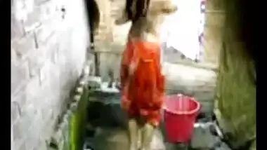 HQ XXX Porn / Bengali desi village girl bathing in Dhaka