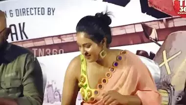 Curvy, Dusky Bitch Indhuja Ravichandran moaning
