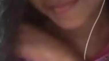 Bangladeshi Girl Showing Boob on VC